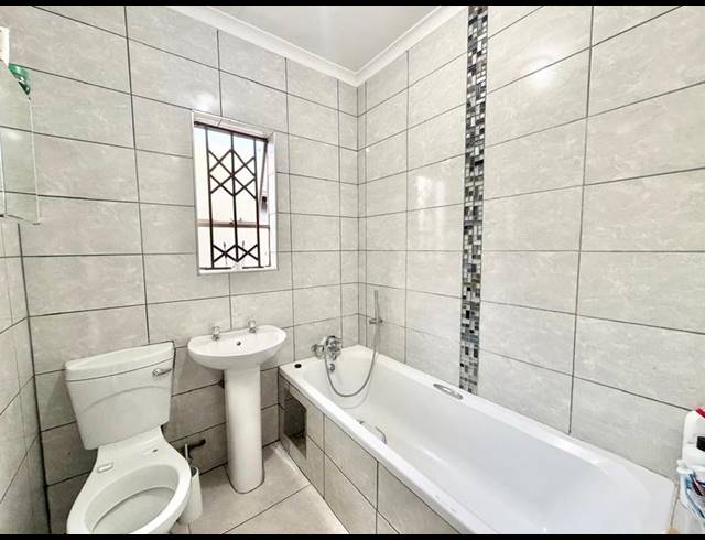 2 BEDROOM HOUSE FOR SALE IN CLAYVILLE